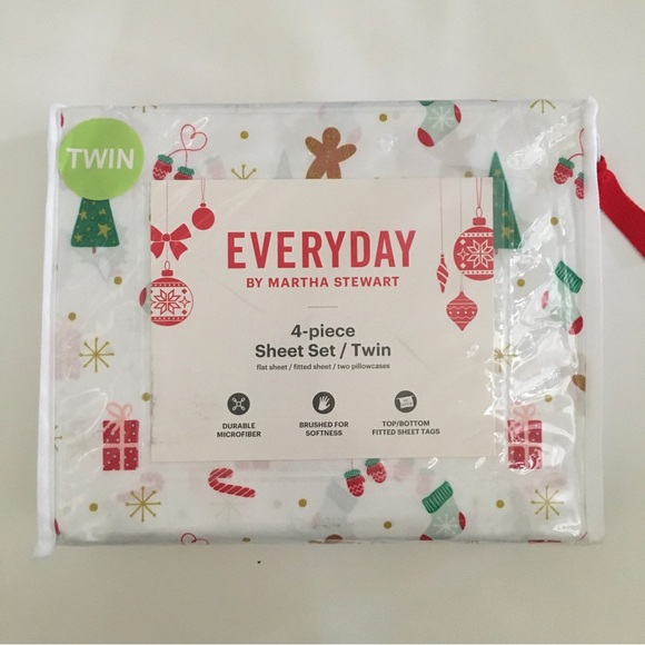 NEW TWIN Martha Stewart Sheet Set 4pc Flat Fitted 2 Pillowcases Christmas Theme - Picture 1 of 9